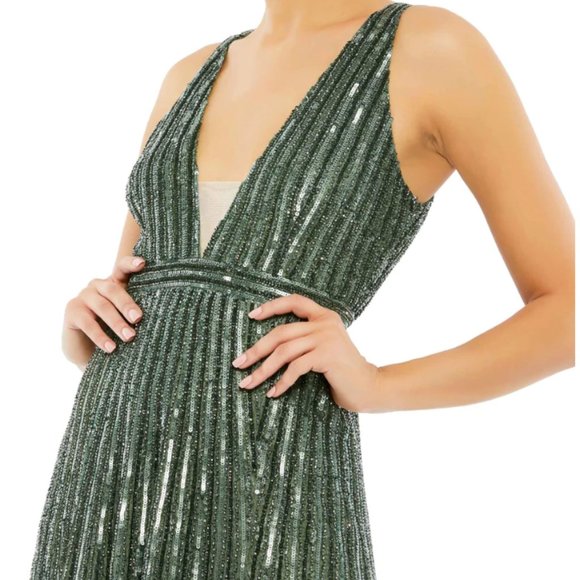 MAC DUGGAL 93570 SEQUNIED SLEEVELESS PLUNGE V-NECK FOREST GREEN sz 12 - Picture 3 of 6